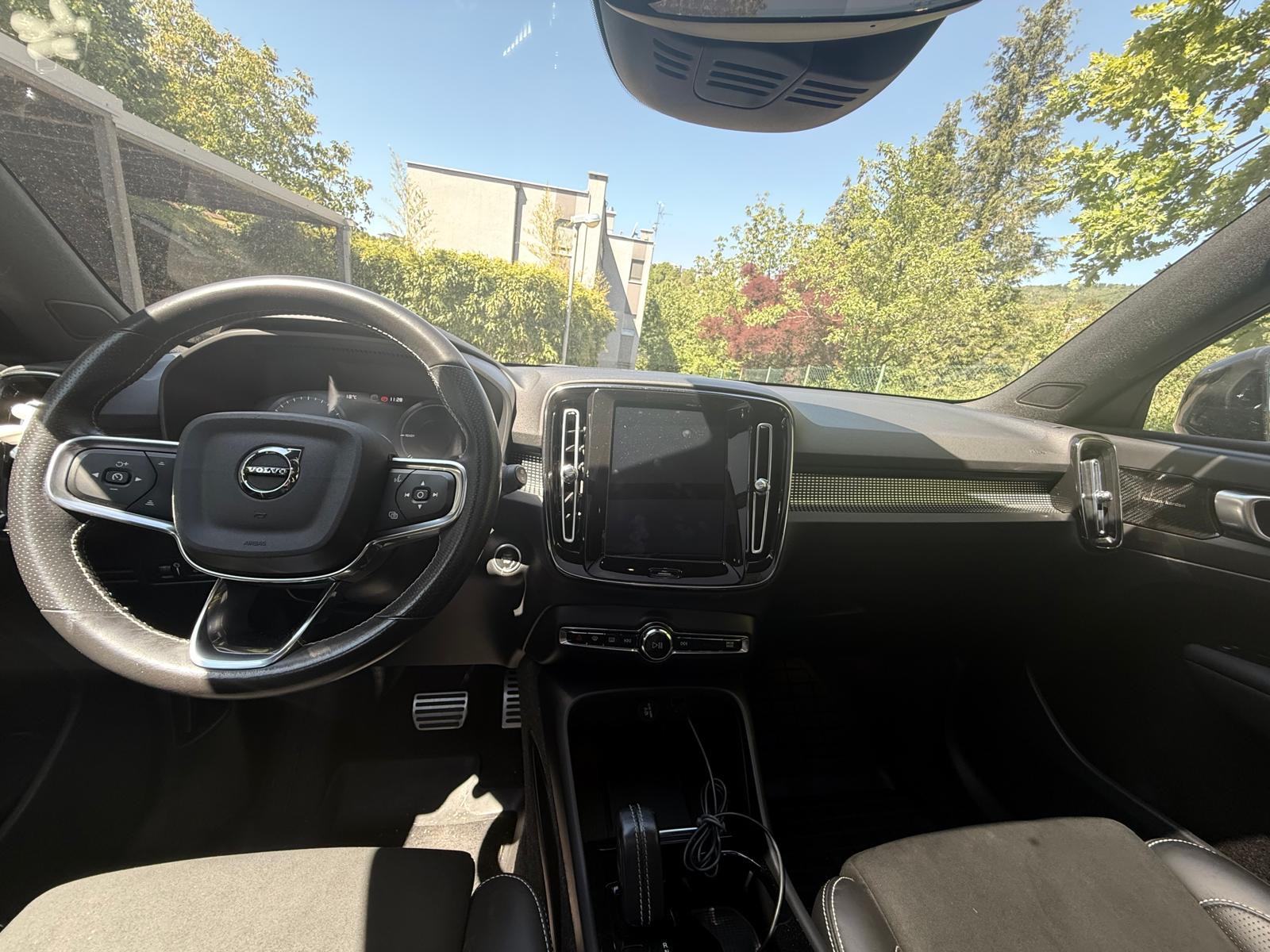 PRILIKA! Volvo XC40 T5 Recharge R-Design – Full oprema, Panorama, P, fotografija 5