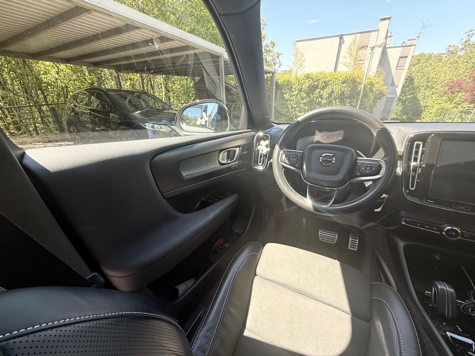 PRILIKA! Volvo XC40 T5 Recharge R-Design – Full oprema, Panorama, P, fotografija 7