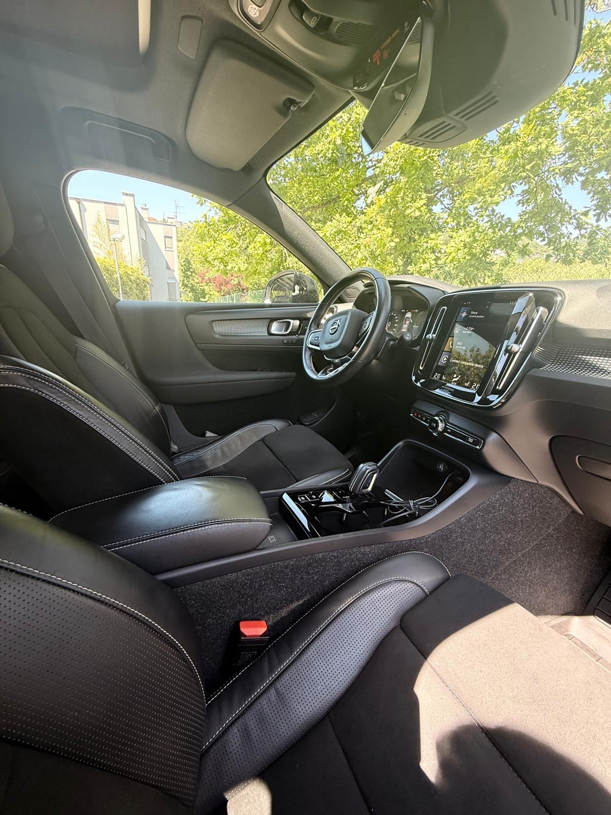 PRILIKA! Volvo XC40 T5 Recharge R-Design – Full oprema, Panorama, P, fotografija 4