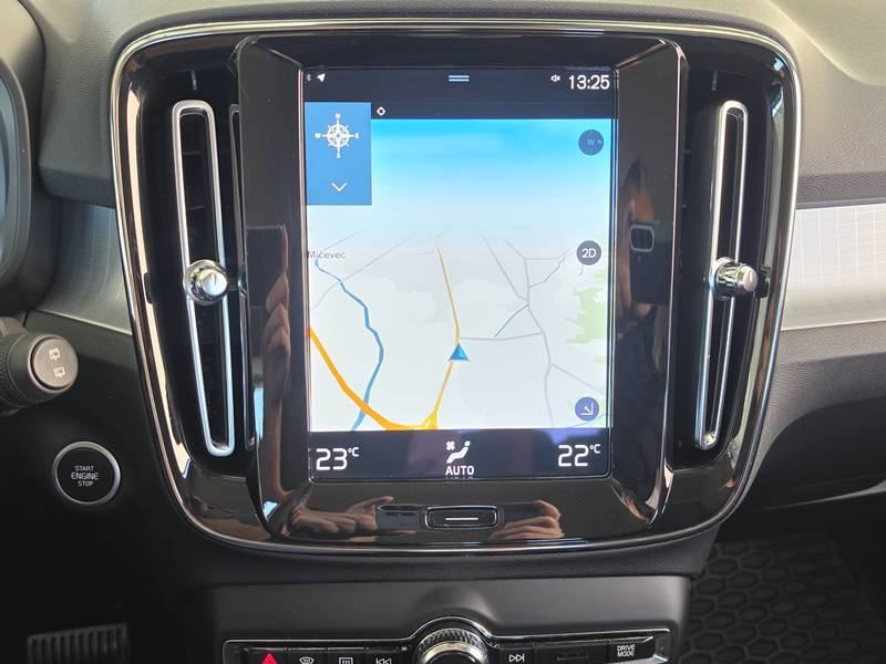 Volvo XC40 1.5 T3-A MOMENTUM, fotografija 6