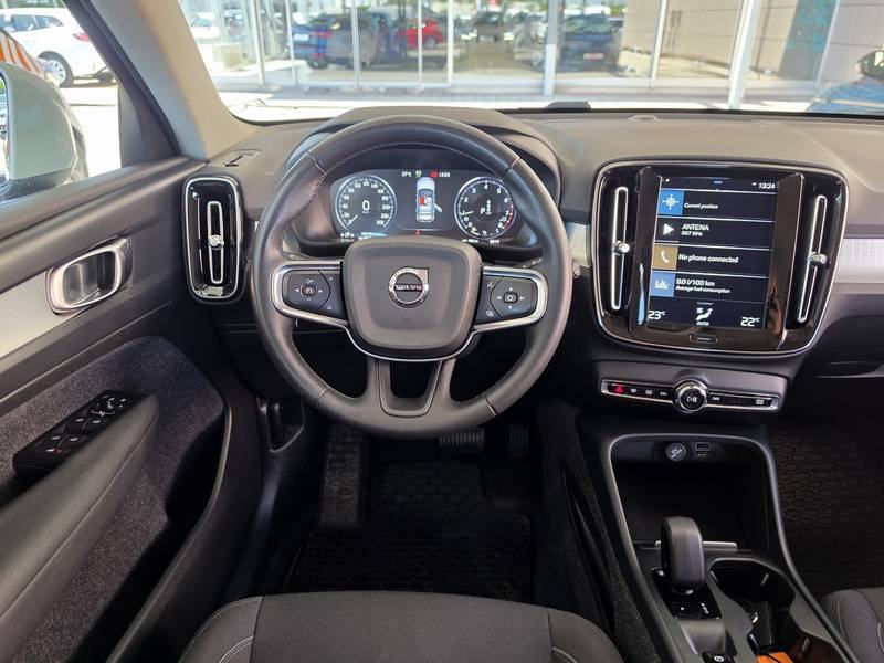 Volvo XC40 1.5 T3-A MOMENTUM, fotografija 7