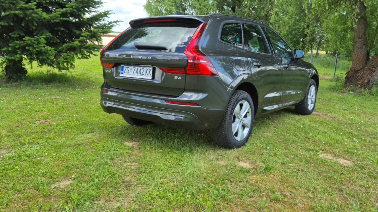 Volvo XC60 2.0 B4 BUSINESS PLUS GEARTRONIC AWD, fotografija 4
