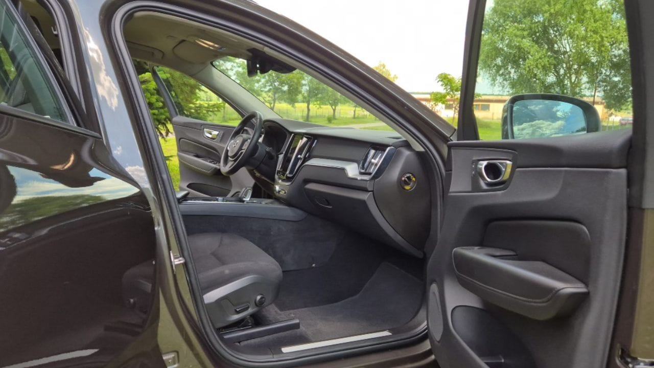 Volvo XC60 2.0 B4 BUSINESS PLUS GEARTRONIC AWD, fotografija 12
