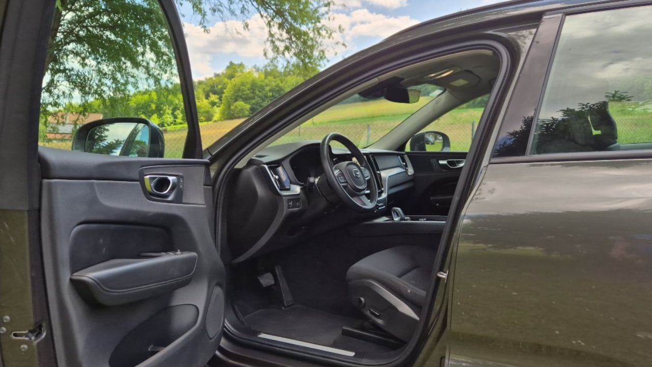 Volvo XC60 2.0 B4 BUSINESS PLUS GEARTRONIC AWD, fotografija 13