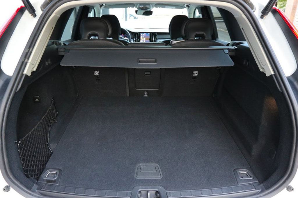 -AKCIJA- Volvo XC60 2.0 B5 AWD 4x4 Automatik Core VIRTUAL 250 KS, fotografija 12
