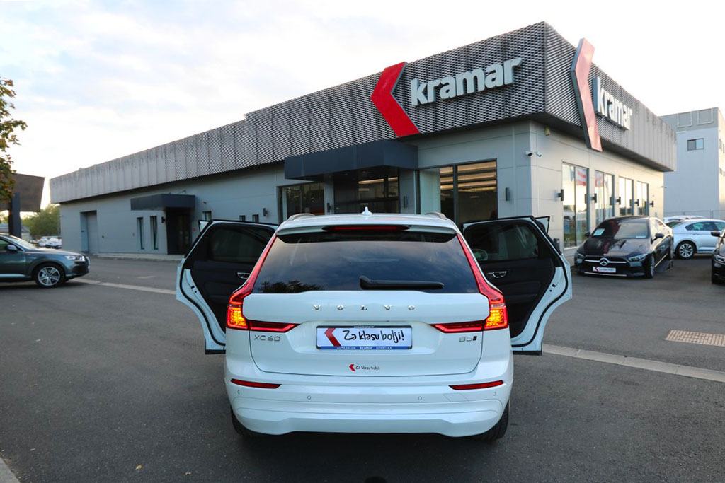 -AKCIJA- Volvo XC60 2.0 B5 AWD 4x4 Automatik Core VIRTUAL 250 KS, fotografija 17