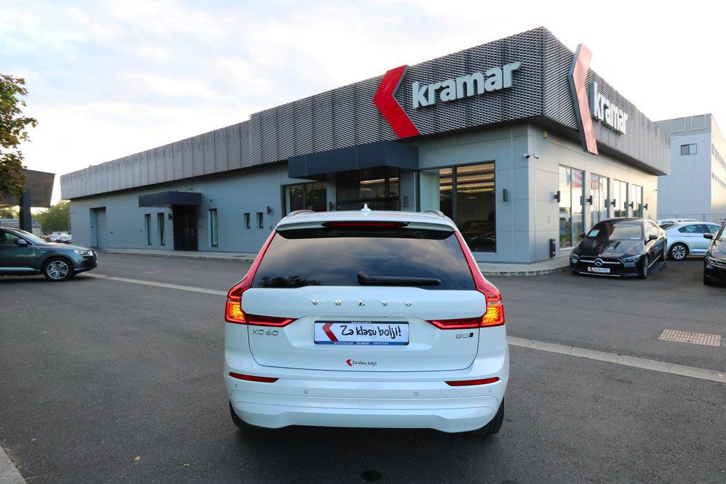 -AKCIJA- Volvo XC60 2.0 B5 AWD 4x4 Automatik Core VIRTUAL 250 KS, fotografija 20