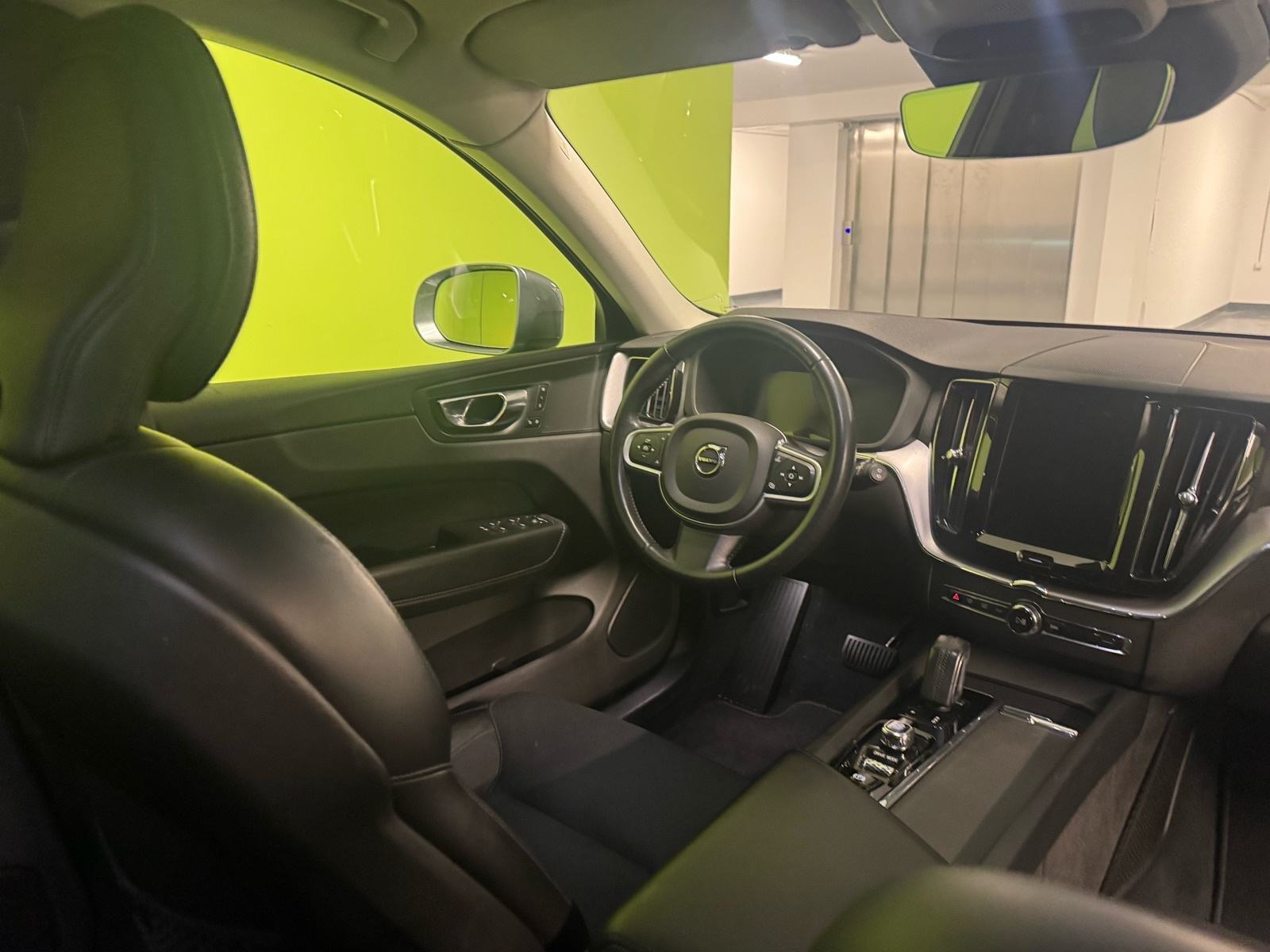 Volvo XC60 2.0 D 4*4 AutomatikAWD Momentum Pro u sustavu PDV-a HR auto, fotografija 15