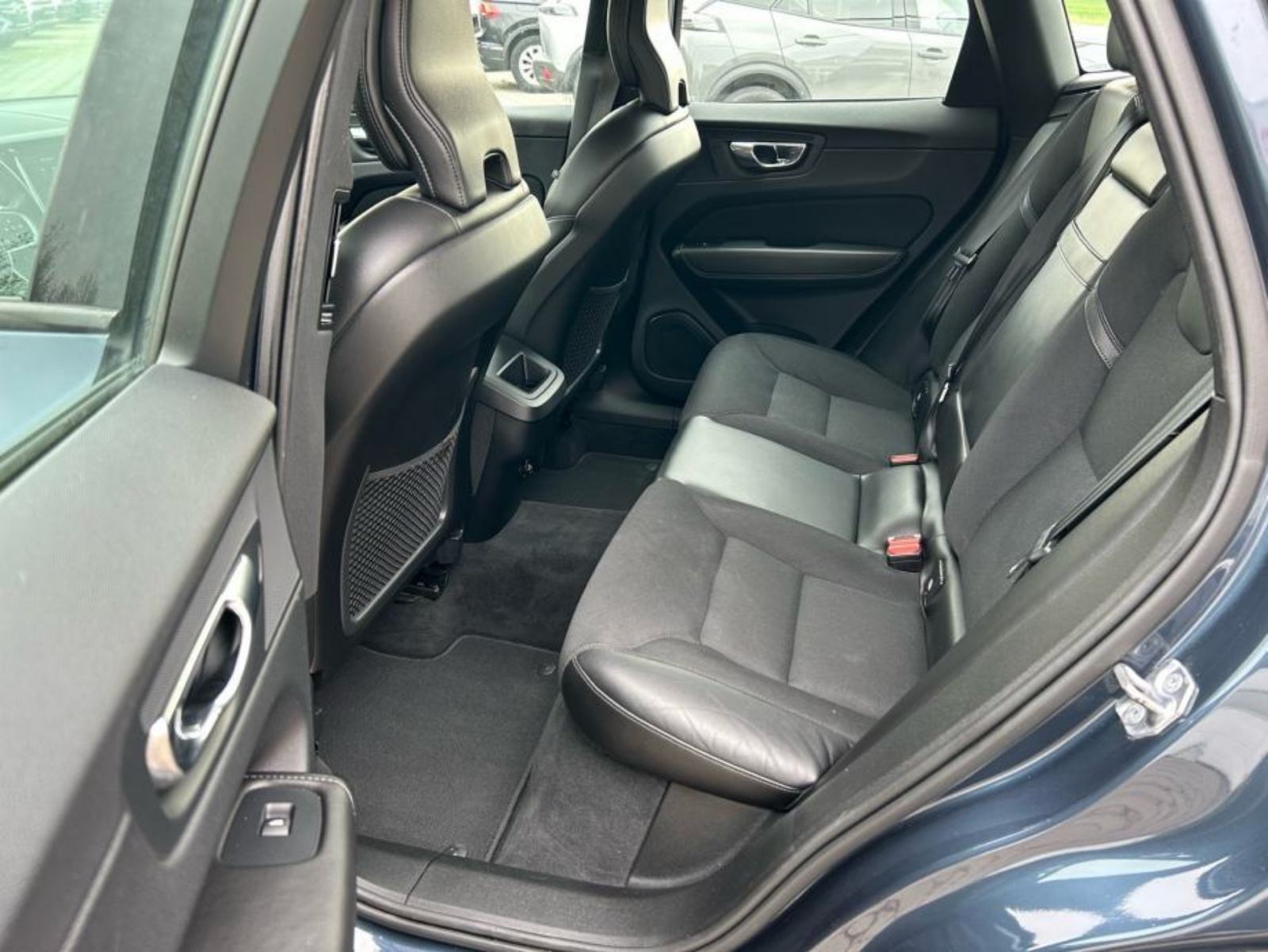 Volvo XC60 2.0 D3 2018.,KAMERA, NAVI, PARK SENZ.,SERVISNA, GARANCIJA, fotografija 13