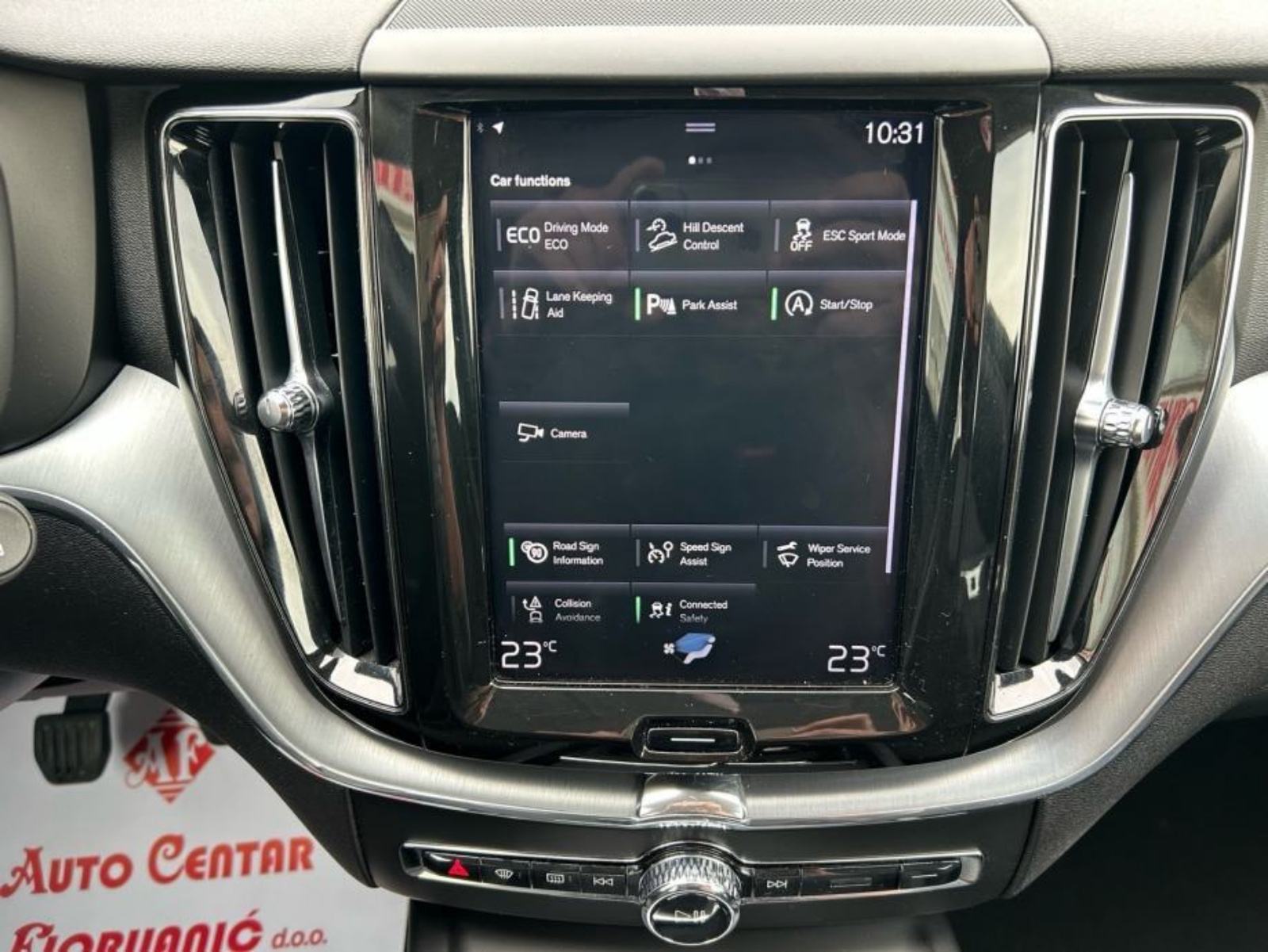 Volvo XC60 2.0 D3 2018.,KAMERA, NAVI, PARK SENZ.,SERVISNA, GARANCIJA, fotografija 16