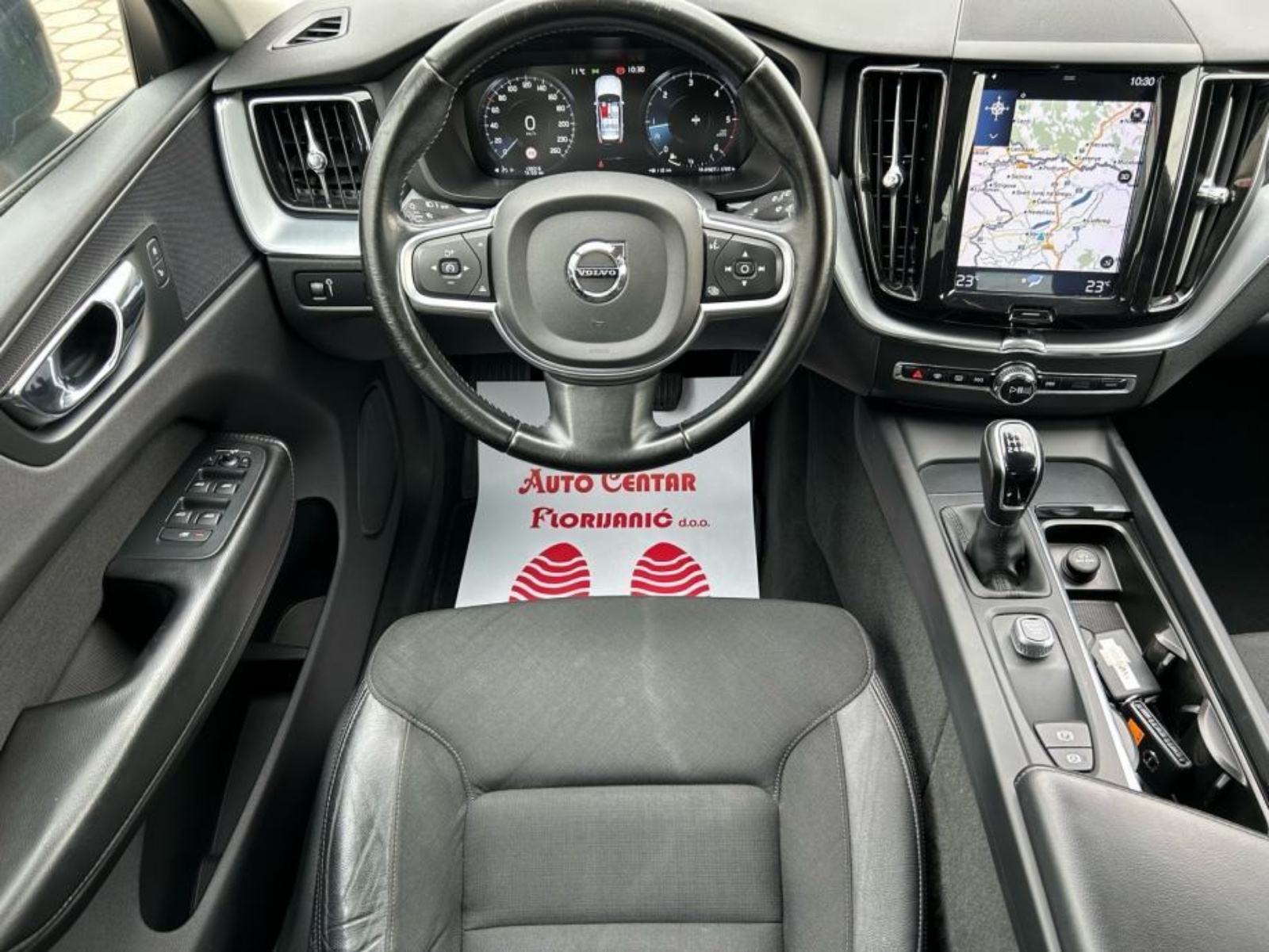 Volvo XC60 2.0 D3 2018.,KAMERA, NAVI, PARK SENZ.,SERVISNA, GARANCIJA, fotografija 8