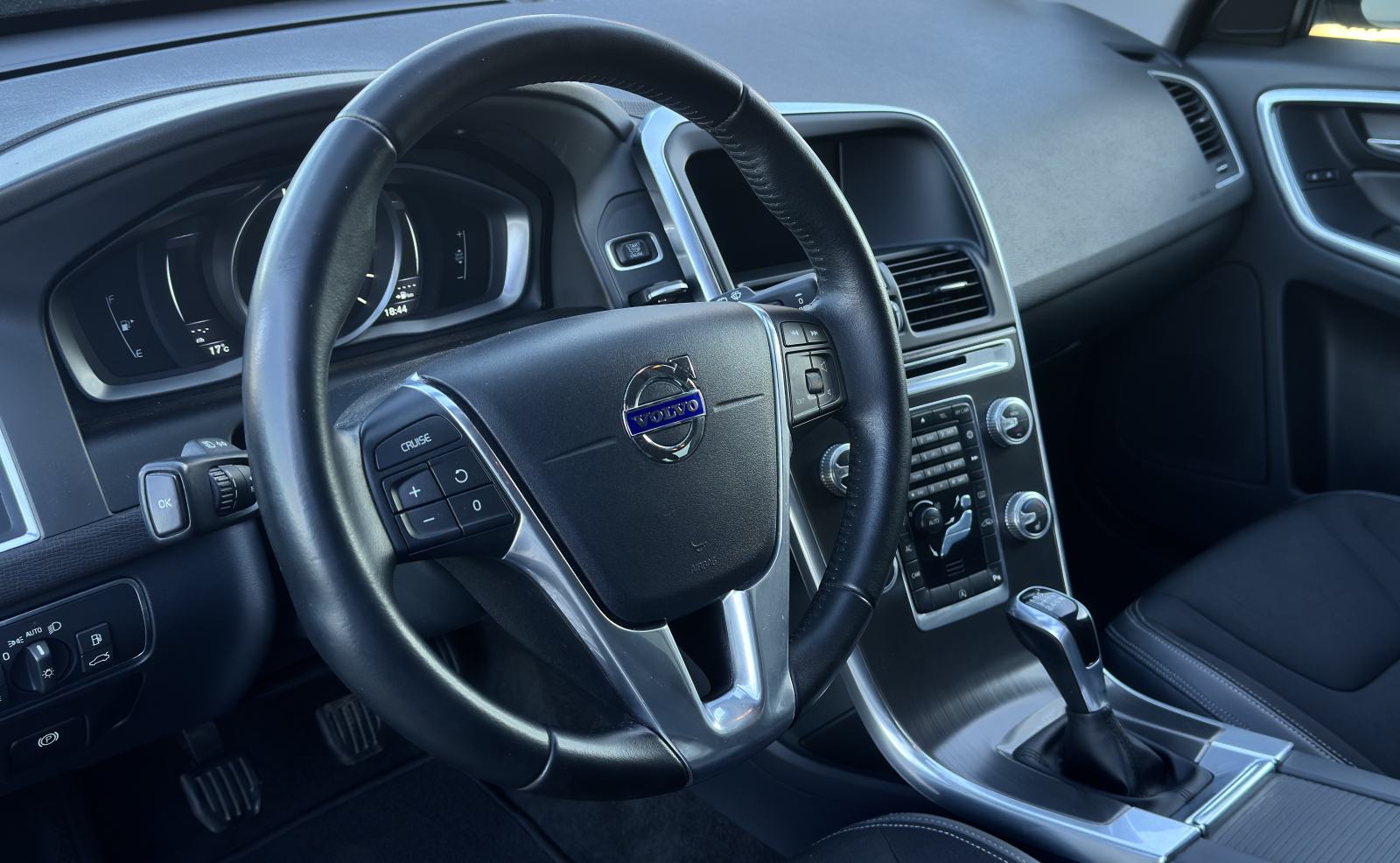 Volvo XC60 2.0 D4*Navi*Xenon*Kamera*Reg 4/27*Ne plaća se prijenos, fotografija 11