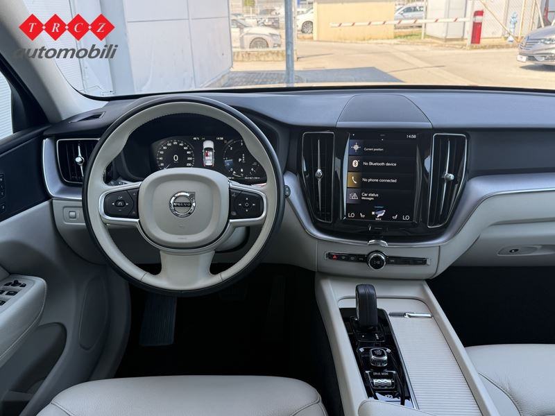VOLVO XC60 2.0 MOMENTUM PRO, fotografija 8