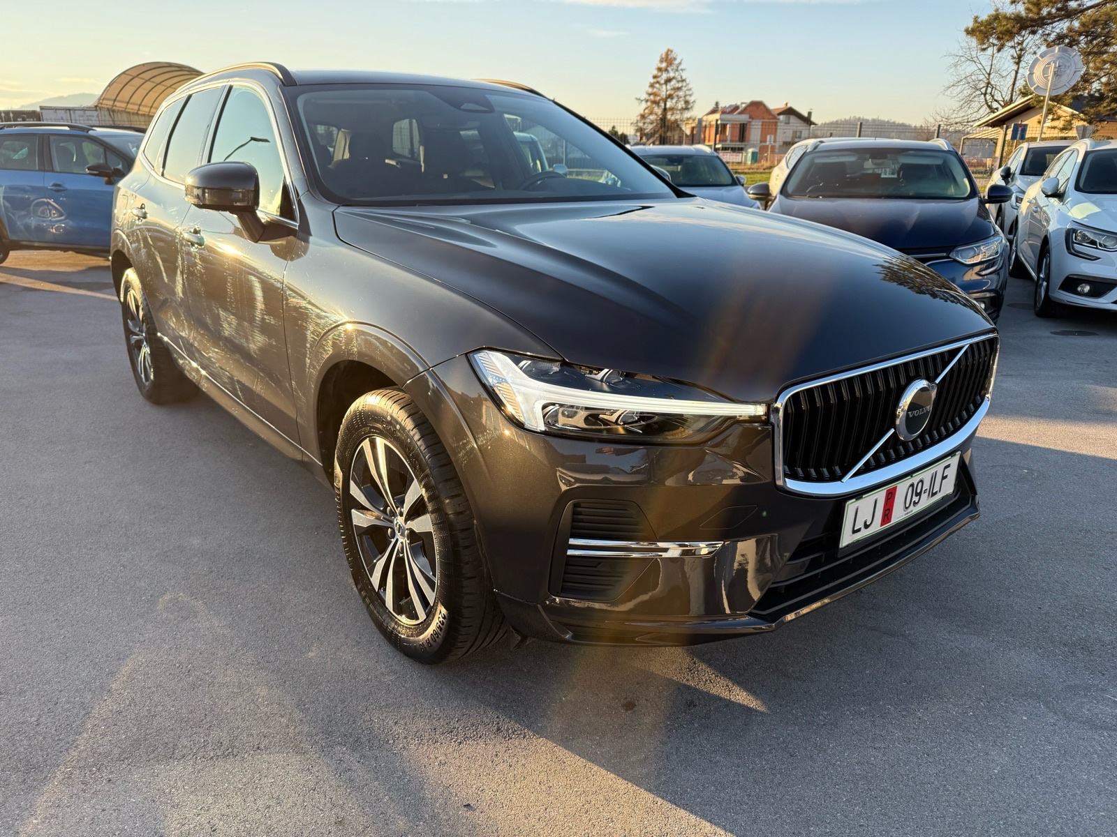 Volvo XC60 B4d AWD Aut. | Rediz. | 2022 | 197 KS | JAMSTVO | Dostava, fotografija 3