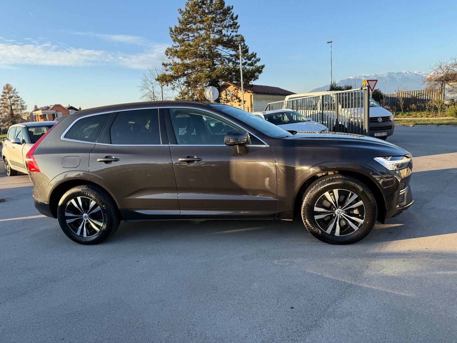 Volvo XC60 B4d AWD Aut. | Rediz. | 2022 | 197 KS | JAMSTVO | Dostava, fotografija 4