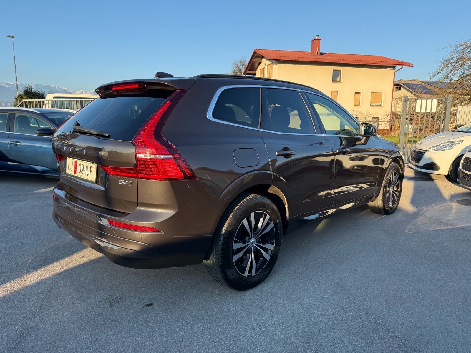 Volvo XC60 B4d AWD Aut. | Rediz. | 2022 | 197 KS | JAMSTVO | Dostava, fotografija 5