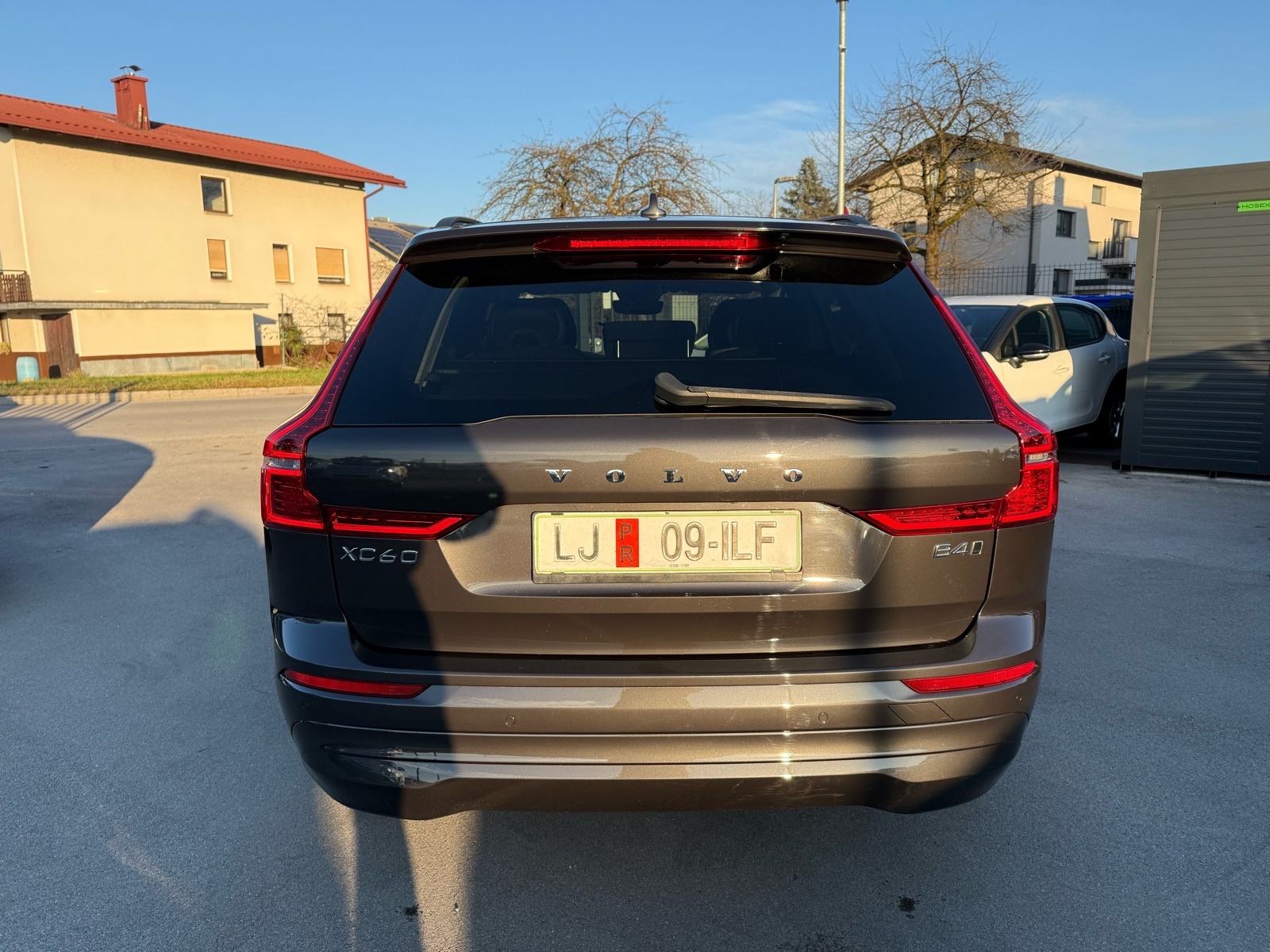 Volvo XC60 B4d AWD Aut. | Rediz. | 2022 | 197 KS | JAMSTVO | Dostava, fotografija 6