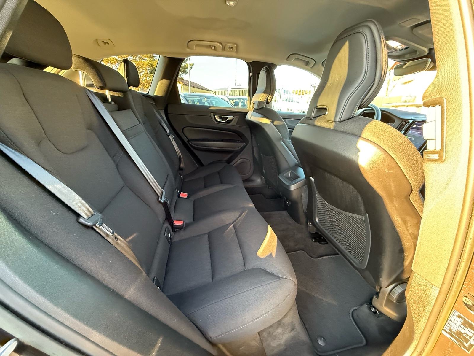 Volvo XC60 B4d AWD Aut. | Rediz. | 2022 | 197 KS | JAMSTVO | Dostava, fotografija 12