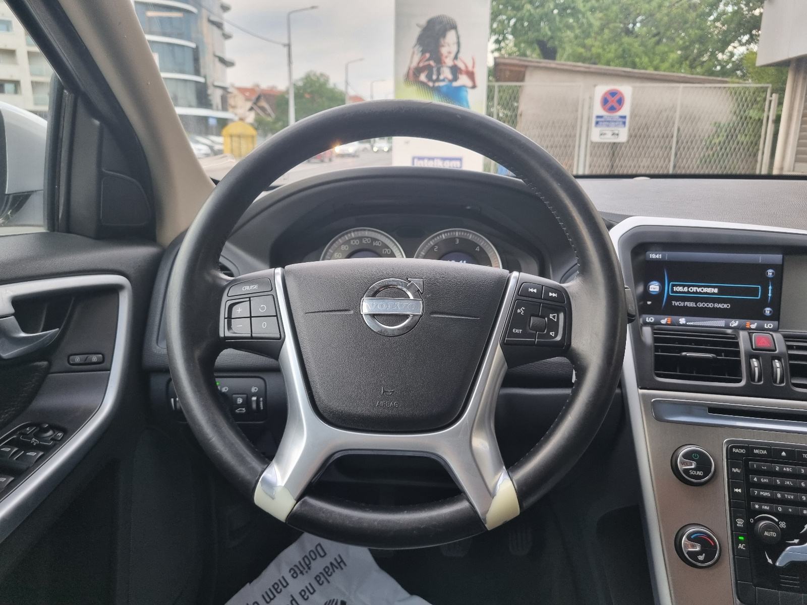 Volvo XC60 D3 -1 VL-NAVIGACIJA-PARK SENZORI-NOVE GUME-GRIJANJE SJEDALA, fotografija 15