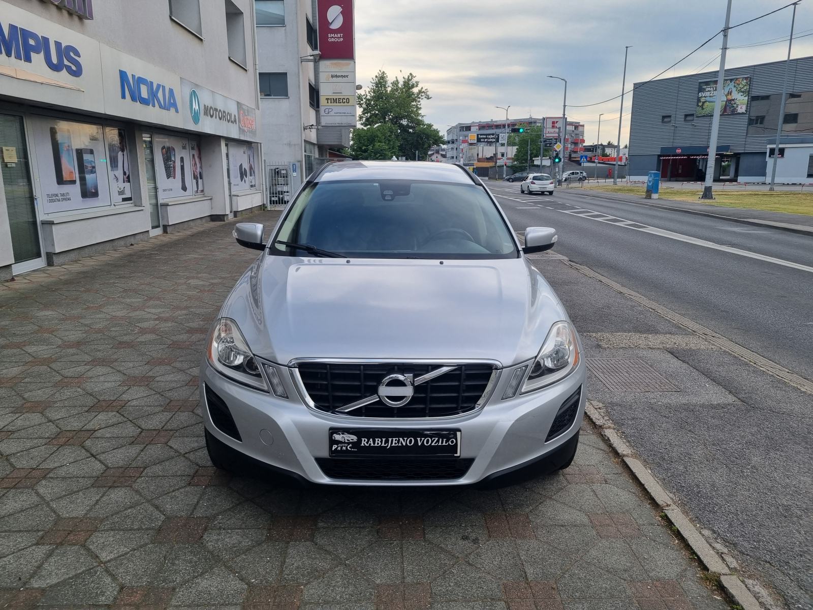 Volvo XC60 D3 -1 VL-NAVIGACIJA-PARK SENZORI-NOVE GUME-GRIJANJE SJEDALA, fotografija 3