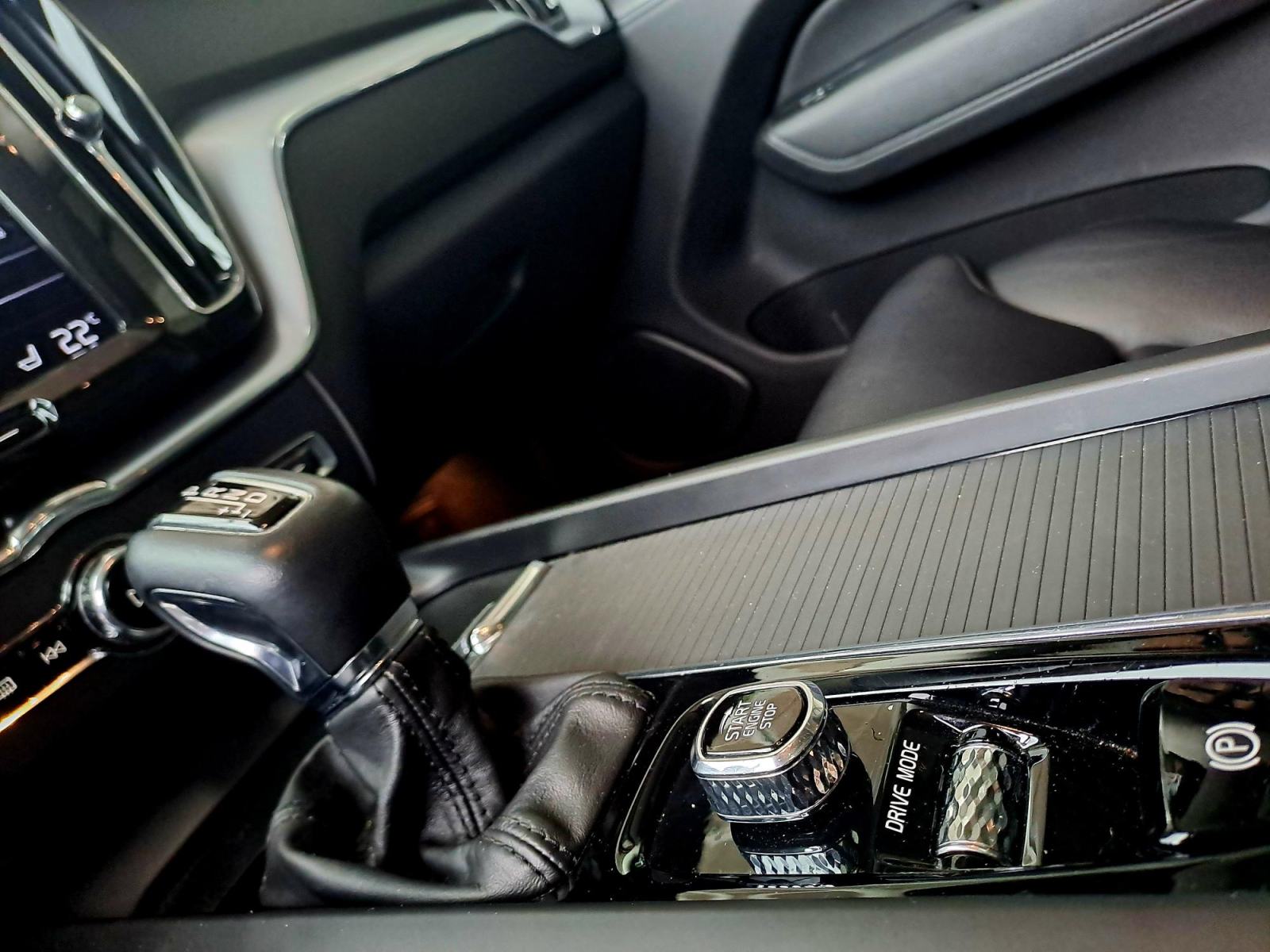Volvo XC60 AWD D4 Aut.MOMENTUM+, fotografija 18