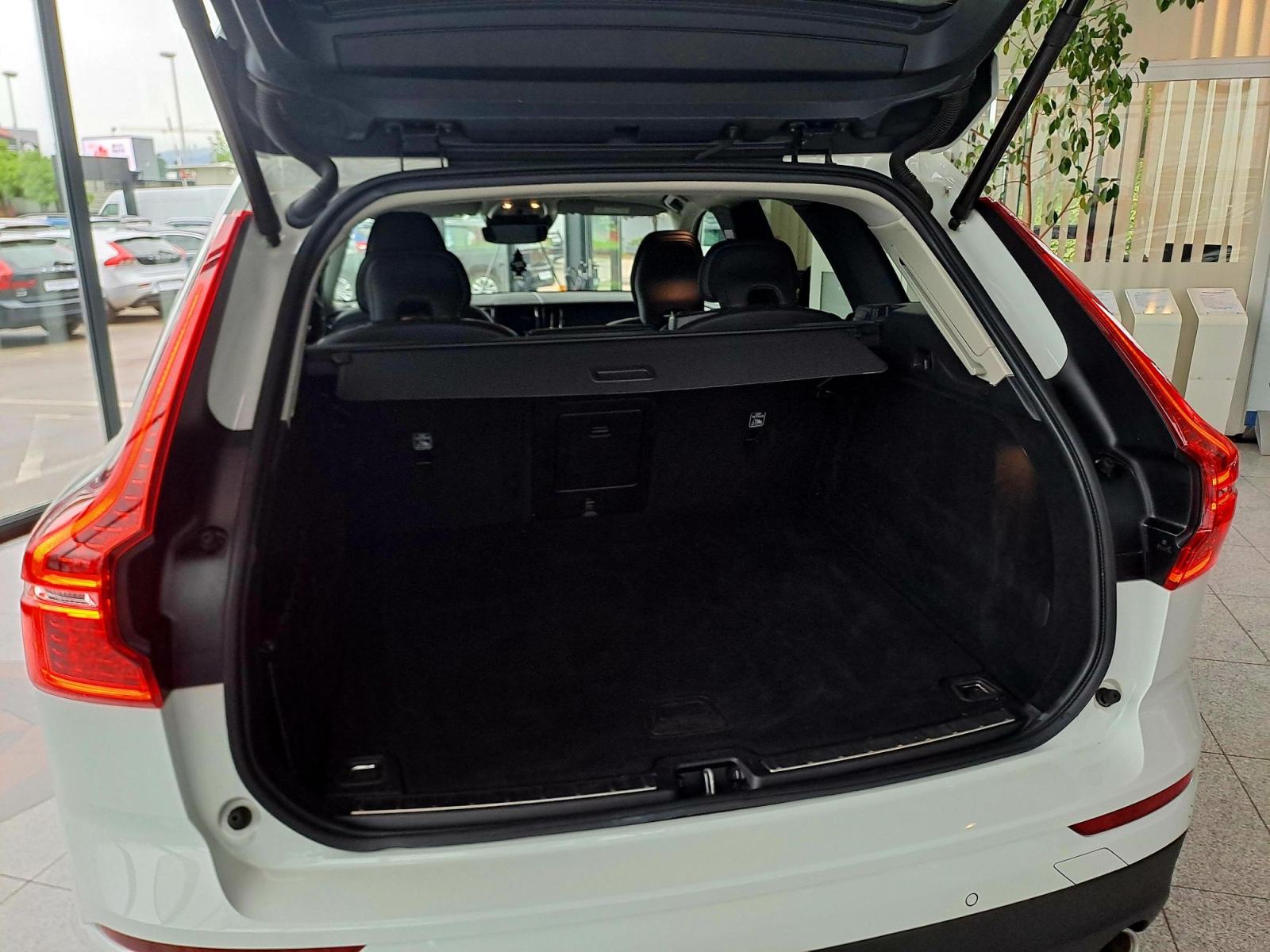 Volvo XC60 AWD D4 Aut.MOMENTUM+, fotografija 6