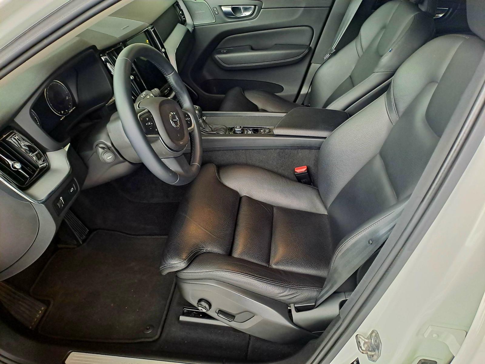 Volvo XC60 AWD D4 Aut.MOMENTUM+, fotografija 9