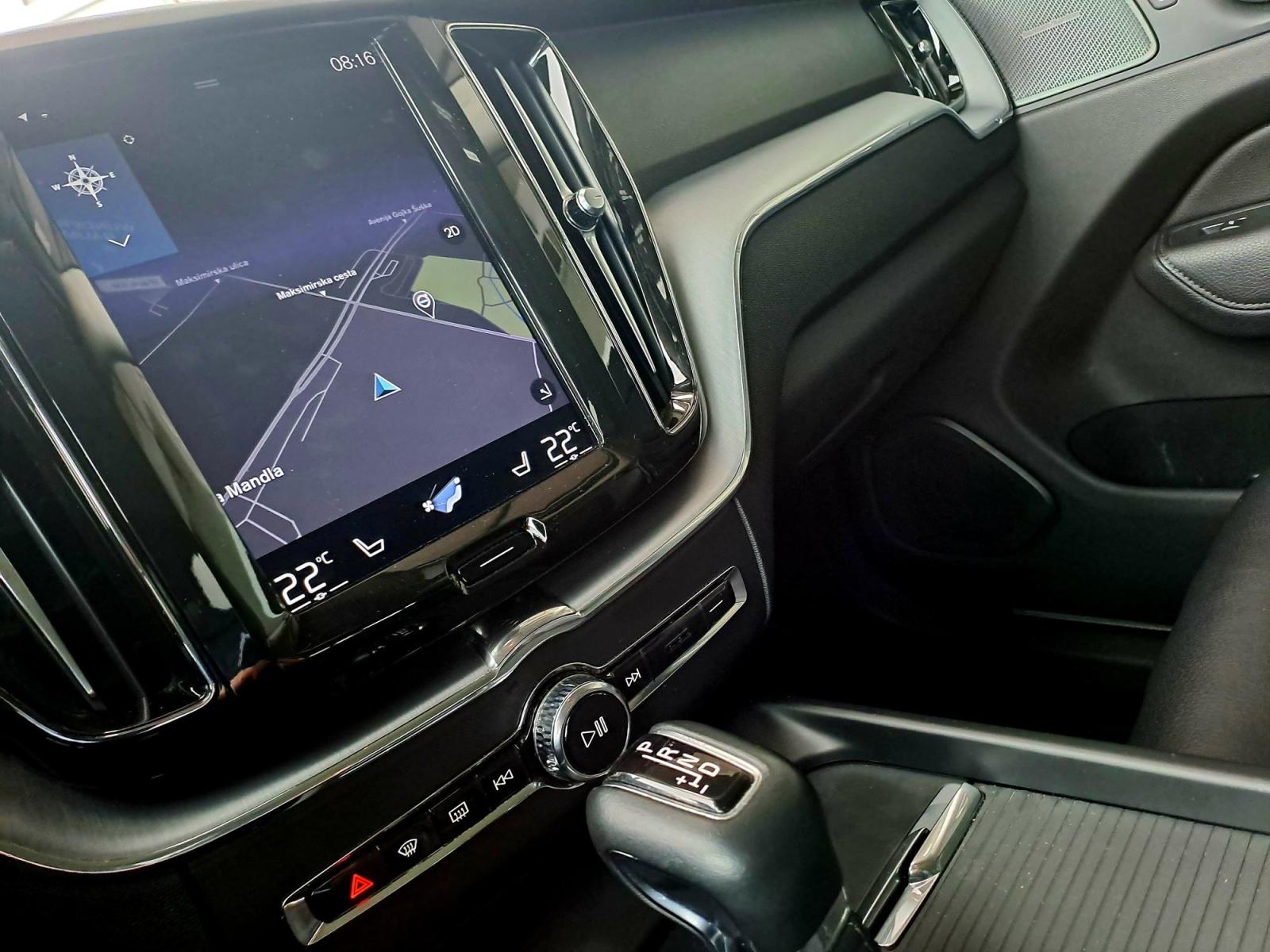 Volvo XC60 AWD D4 Aut.MOMENTUM+, fotografija 19