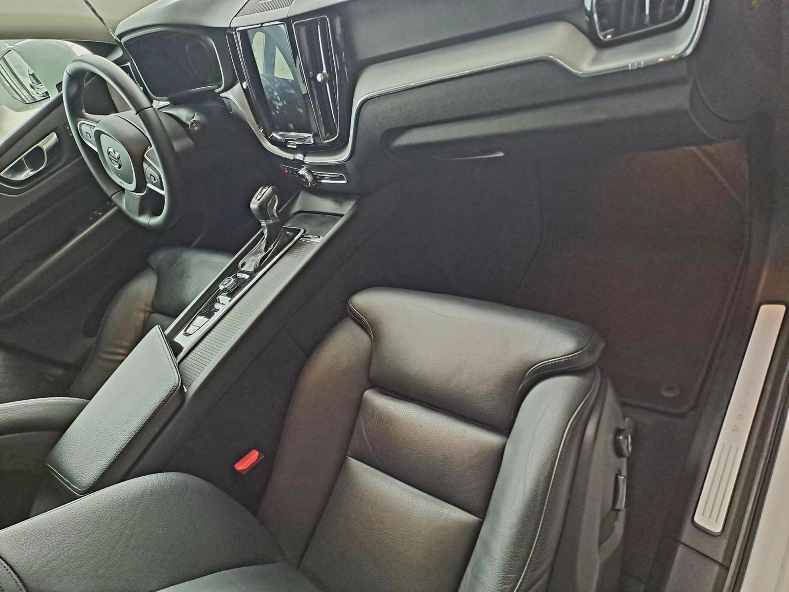 Volvo XC60 AWD D4 Aut.MOMENTUM+, fotografija 14