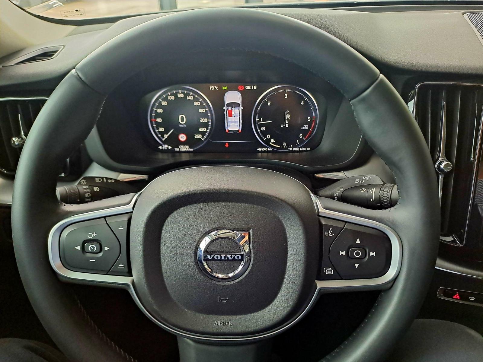 Volvo XC60 AWD D4 Aut.MOMENTUM+, fotografija 15