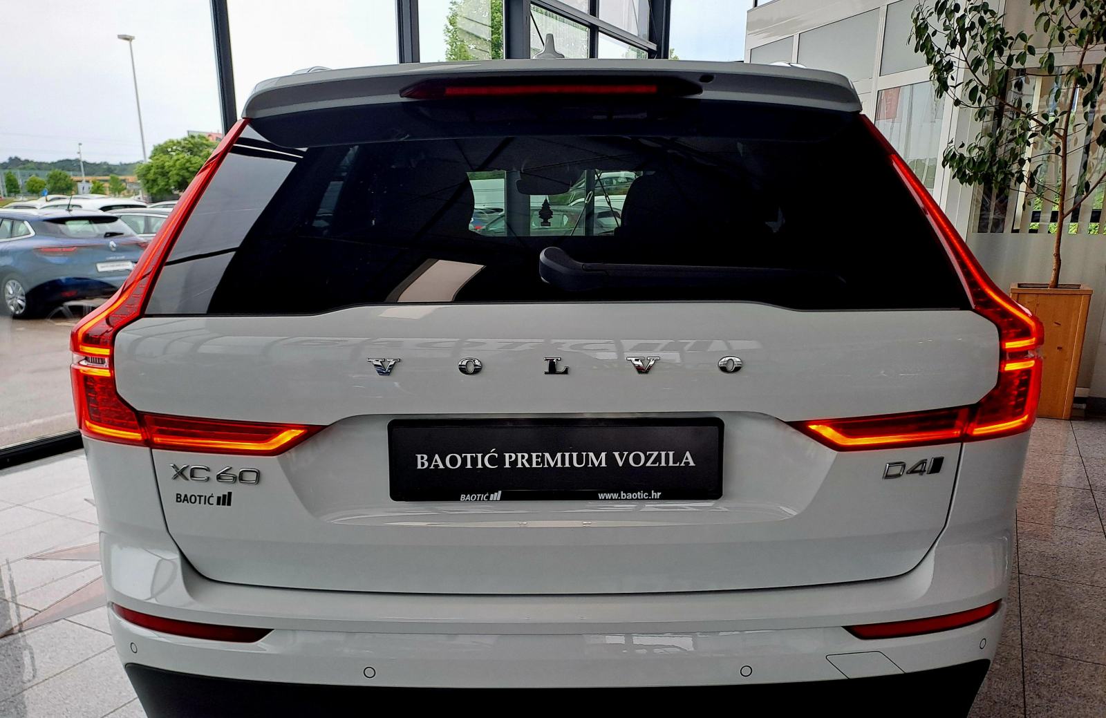 Volvo XC60 AWD D4 Aut.MOMENTUM+, fotografija 5