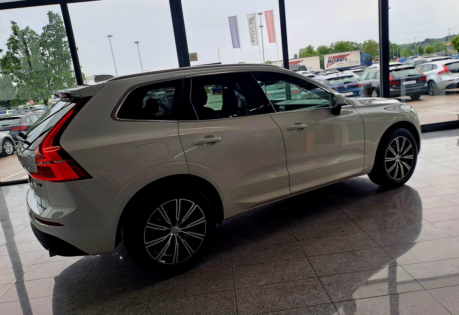 Volvo XC60 AWD D4 Aut.MOMENTUM+, fotografija 4