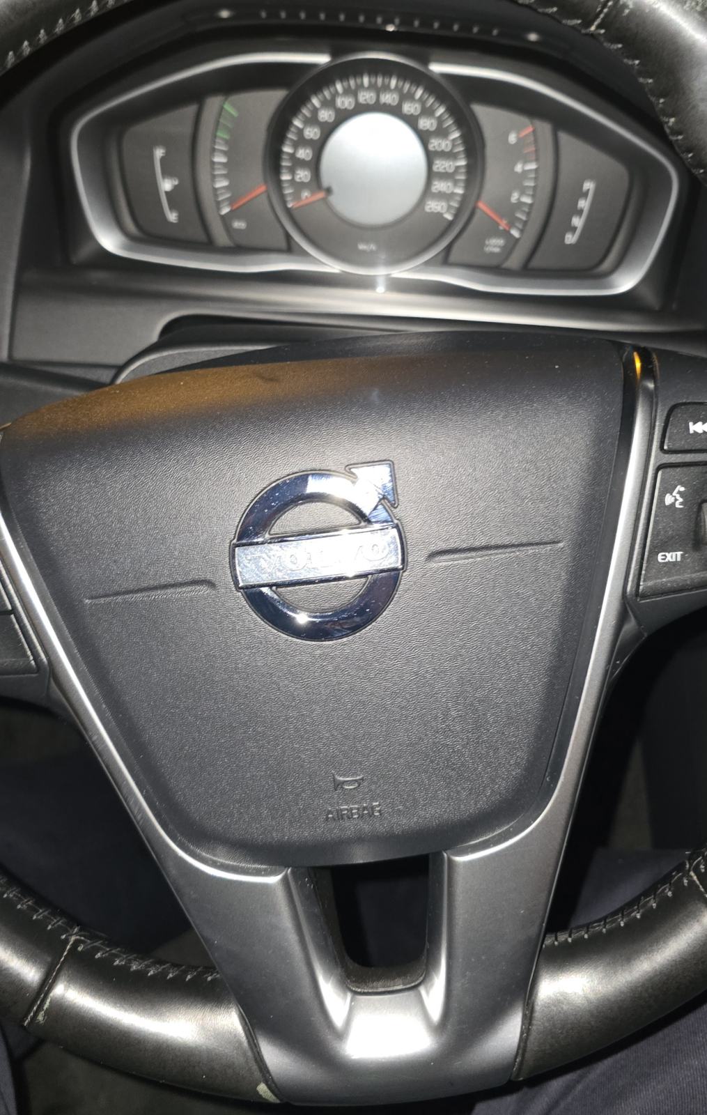 Volvo XC60 AWD D4 automatik 5 cilindara!! Reg. 4/2027., fotografija 4