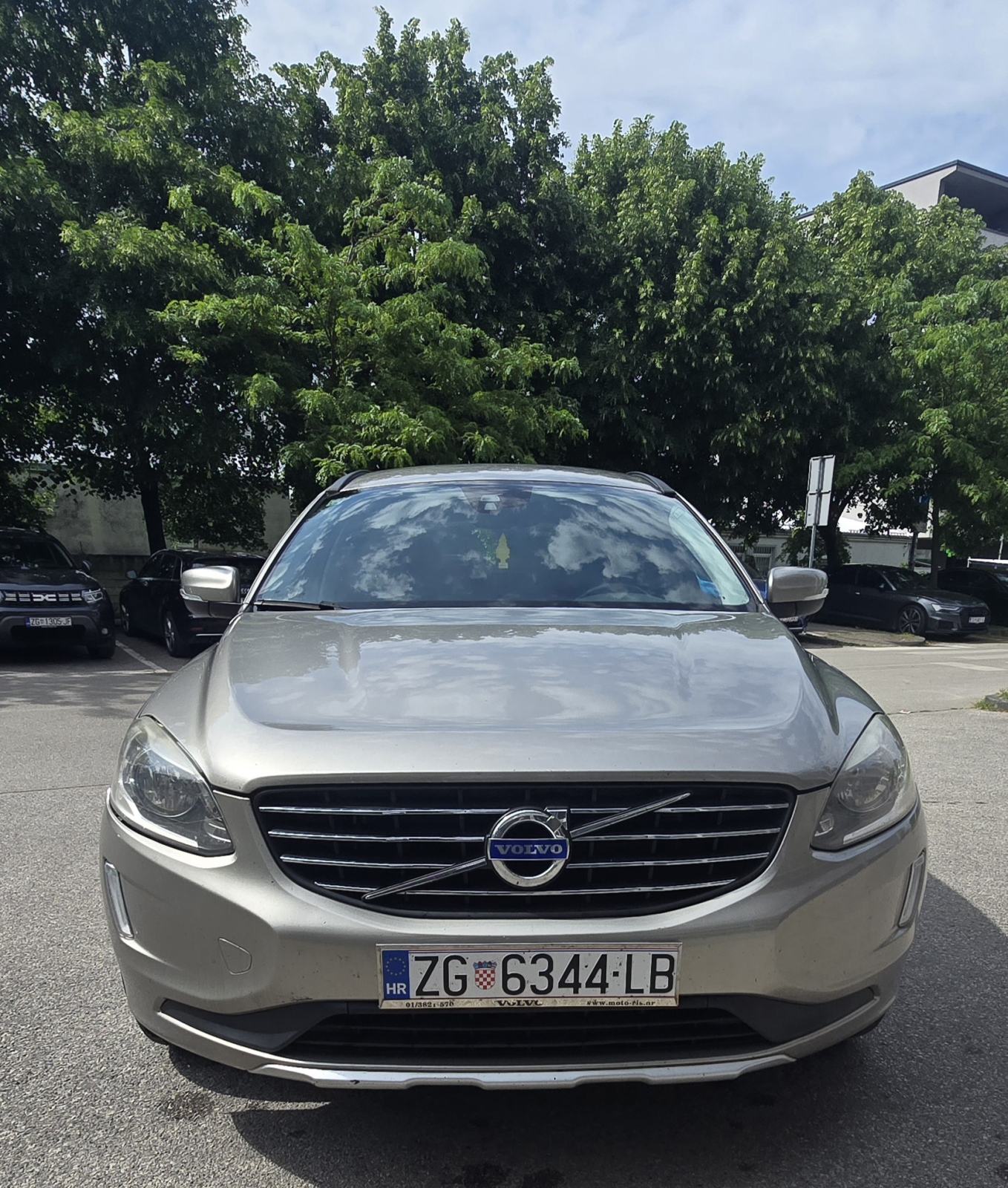 Volvo XC60 AWD D4 automatik 5 cilindara!! Reg. 4/2027., fotografija 10