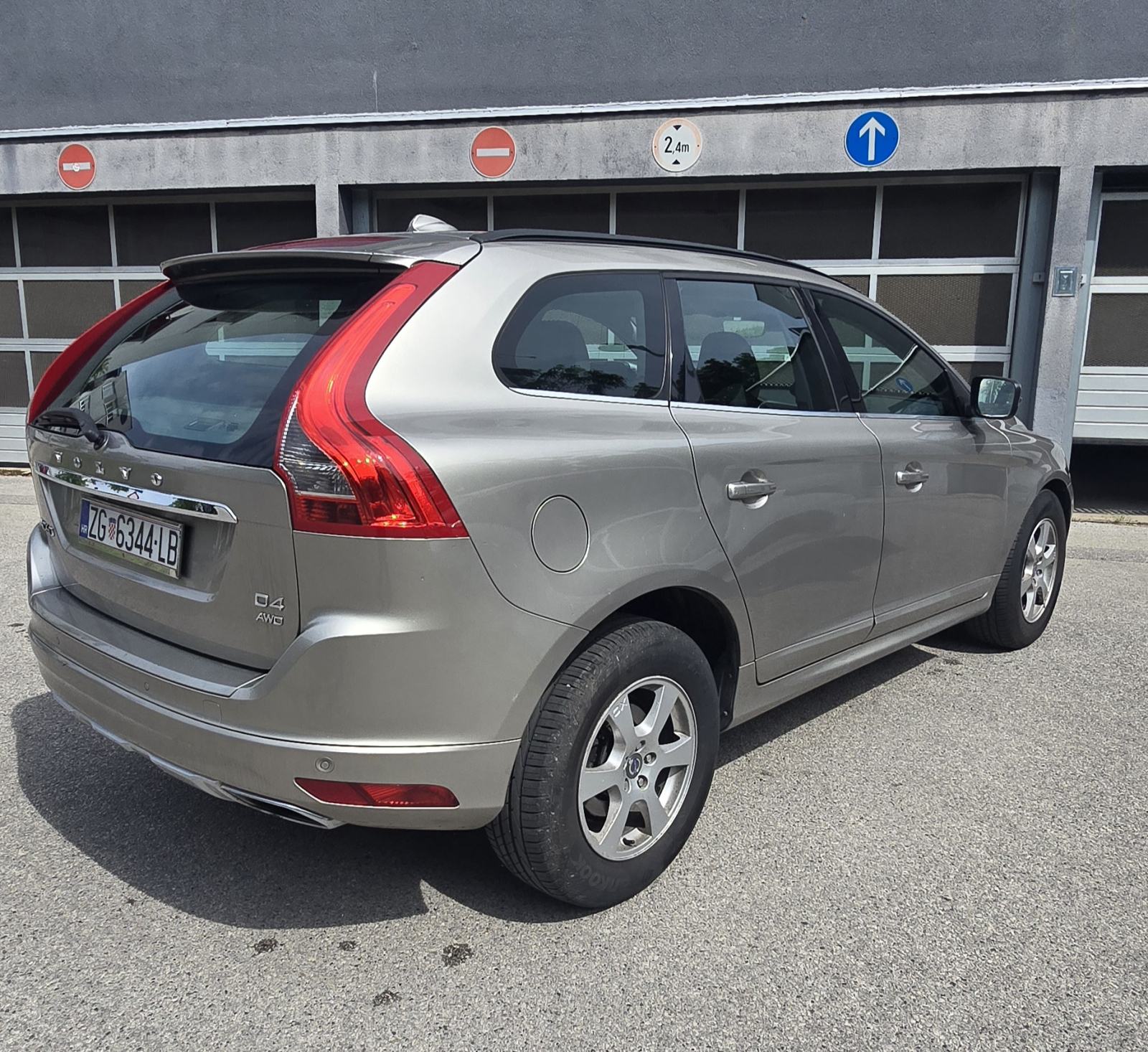 Volvo XC60 AWD D4 automatik 5 cilindara!! Reg. 4/2027., fotografija 13