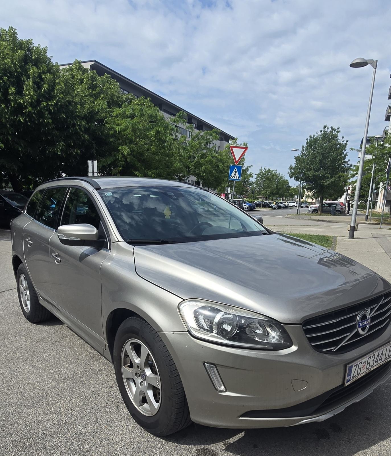 Volvo XC60 AWD D4 automatik 5 cilindara!! Reg. 4/2027., fotografija 11