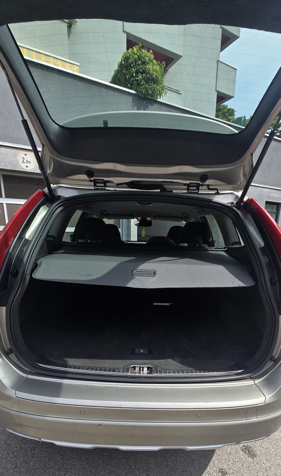 Volvo XC60 AWD D4 automatik 5 cilindara!! Reg. 4/2027., fotografija 8