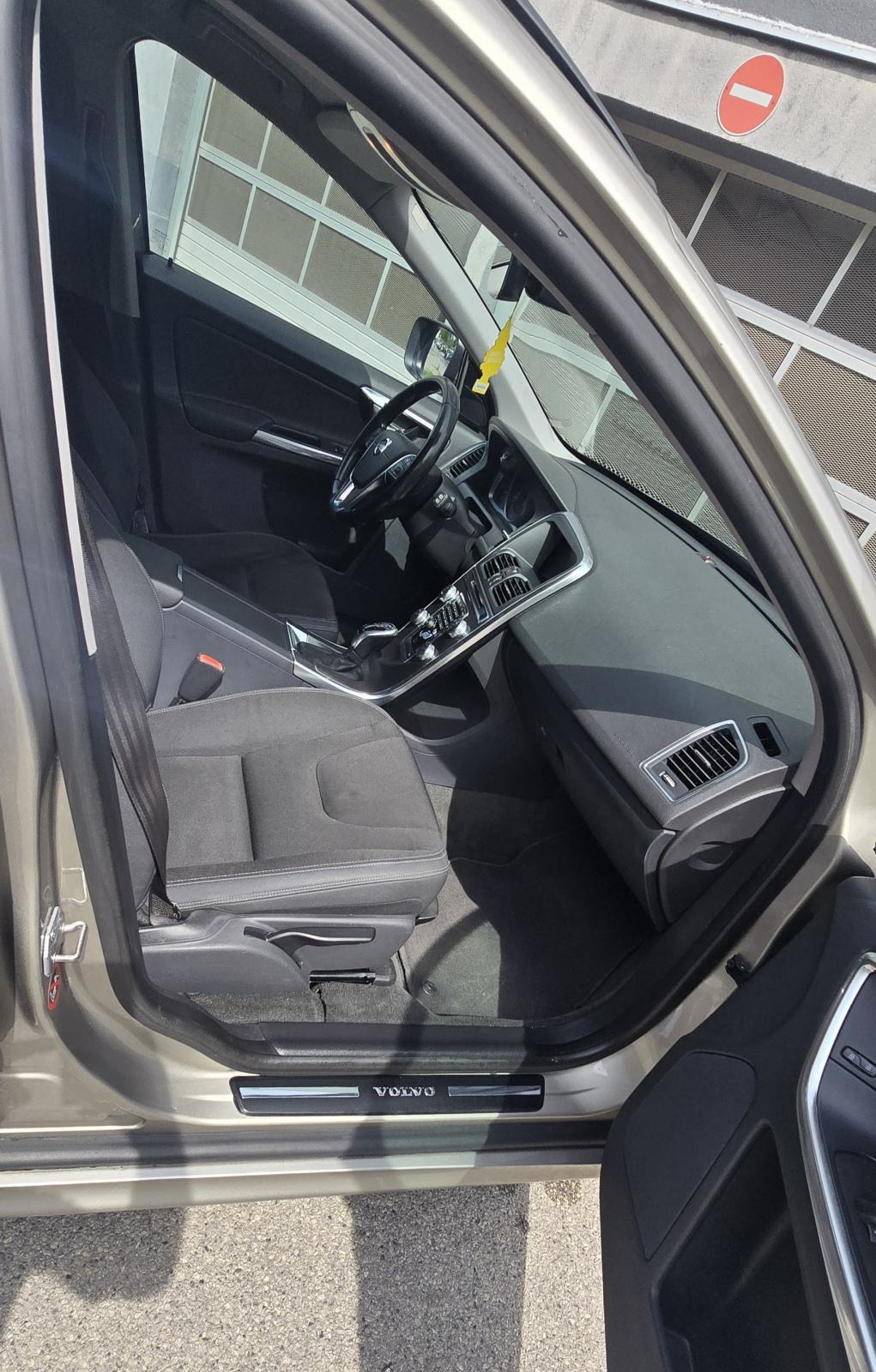 Volvo XC60 AWD D4 automatik 5 cilindara!! Reg. 4/2027., fotografija 9