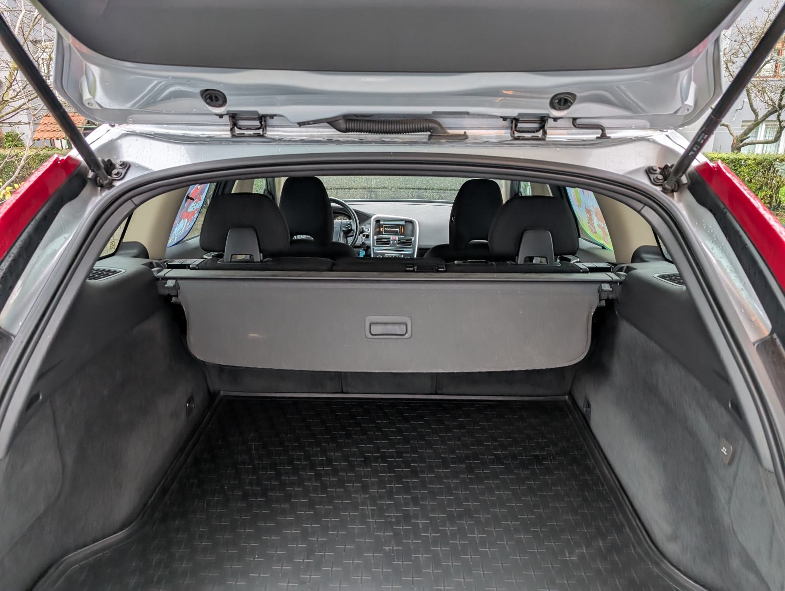 Volvo XC60 AWD D4 automatik, fotografija 17