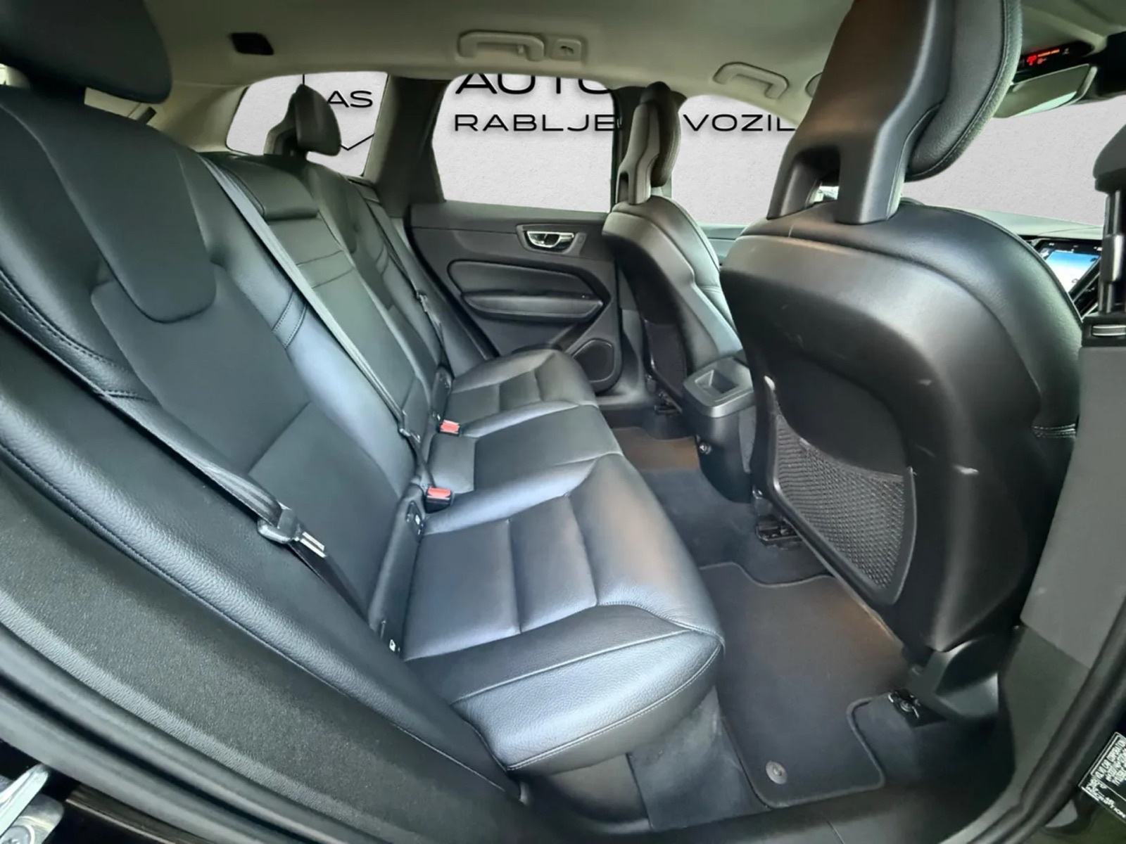 Volvo XC60 AWD D5 Inscription Aut. | JAMSTVO 12/24 | NAVI, VIRTUAL, fotografija 12