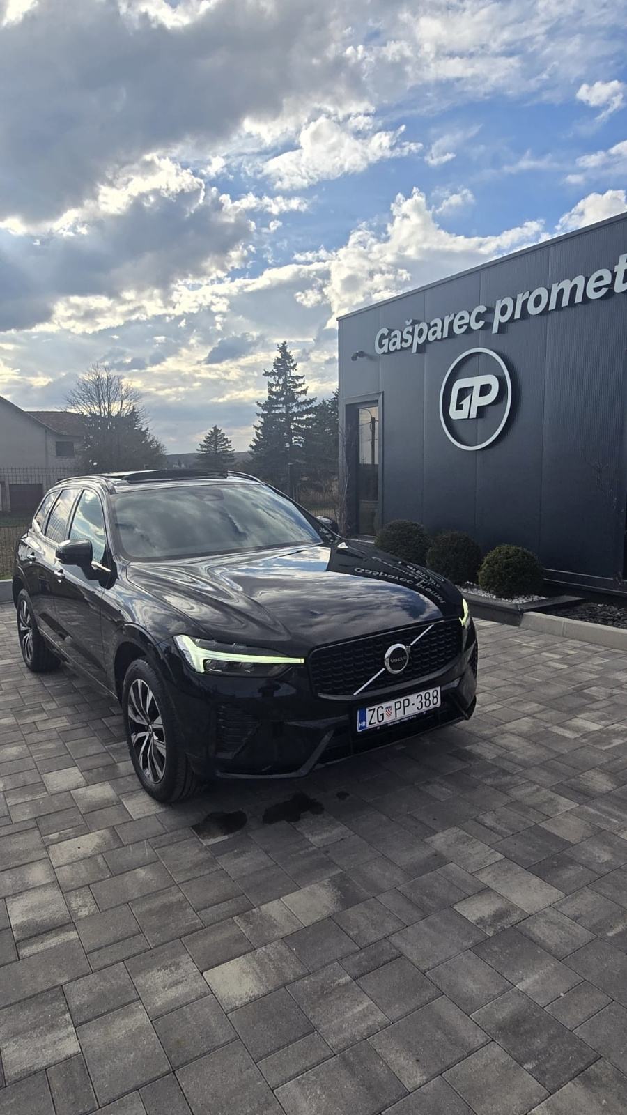 Volvo XC60 B4 automatik, fotografija 2