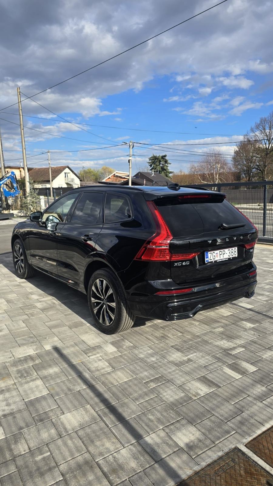 Volvo XC60 B4 automatik, fotografija 4