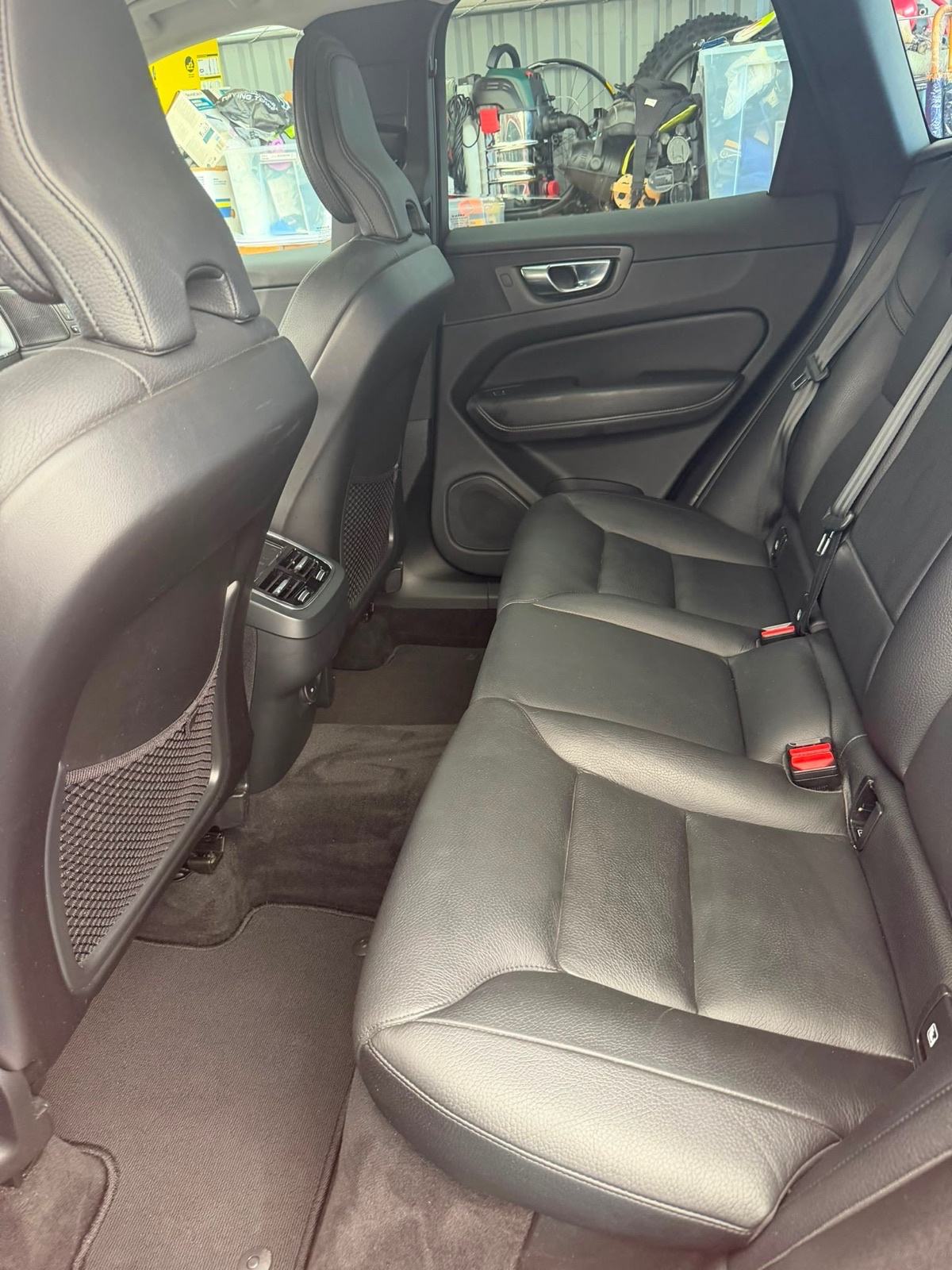 Volvo XC60 , B4, AWD, 2022, automatik, fotografija 10