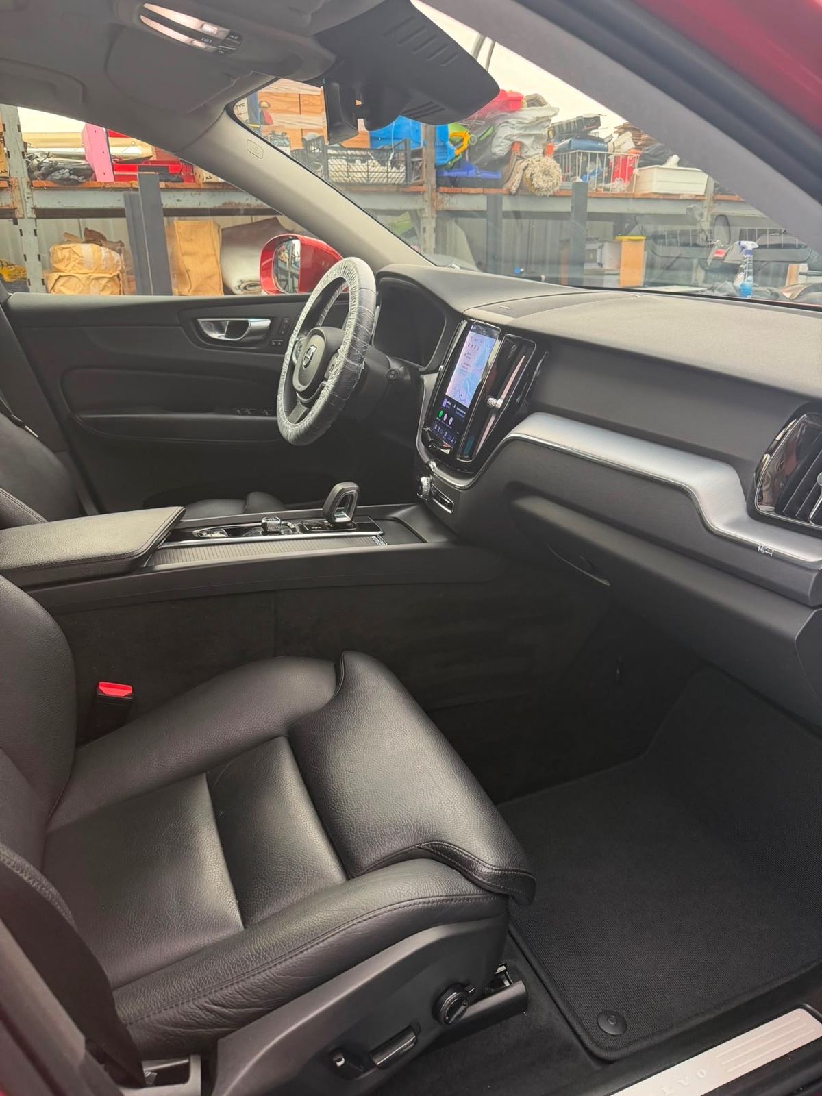 Volvo XC60 , B4, AWD, 2022, automatik, fotografija 11