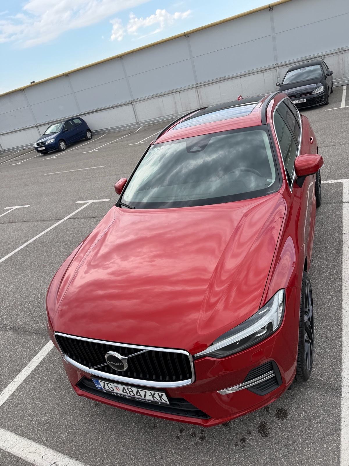 Volvo XC60 , B4, AWD, 2022, automatik, fotografija 3