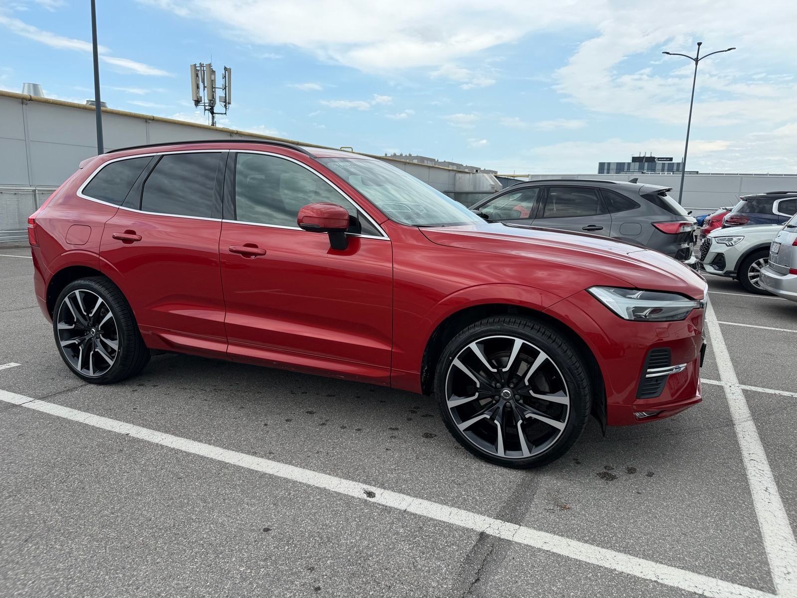 Volvo XC60 , B4, AWD, 2022, automatik, fotografija 1