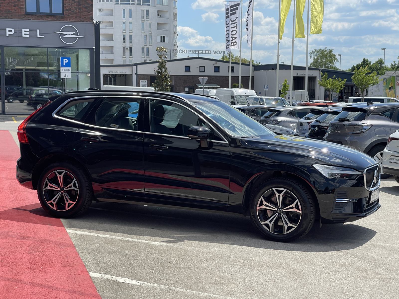Volvo XC60 B4 AWD MOMENTUM PRO AUTOMATIK, fotografija 4
