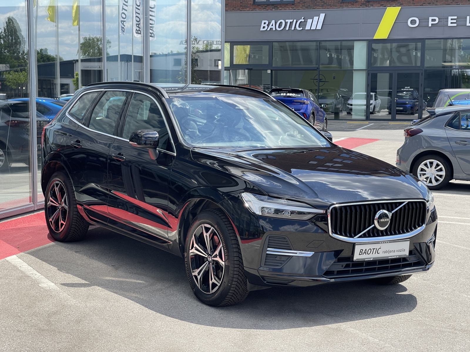Volvo XC60 B4 AWD MOMENTUM PRO AUTOMATIK, fotografija 3