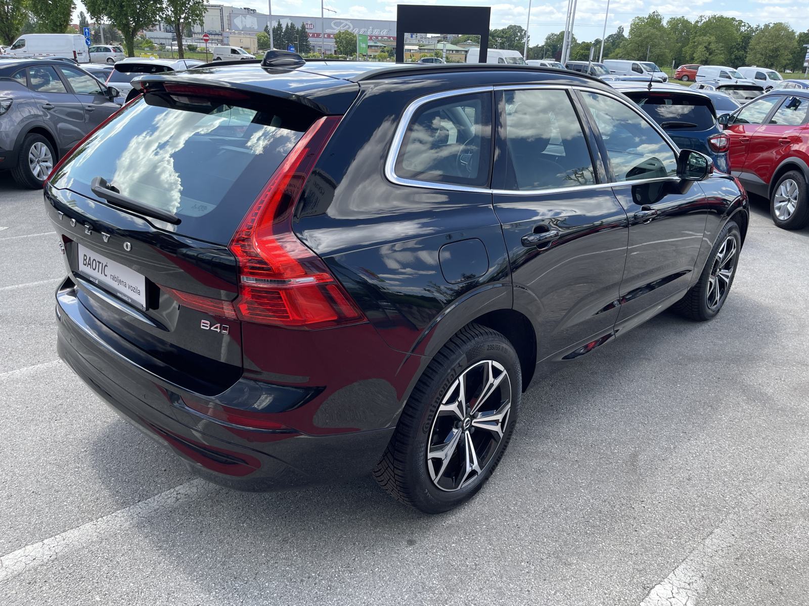 Volvo XC60 B4 AWD MOMENTUM PRO AUTOMATIK, fotografija 5
