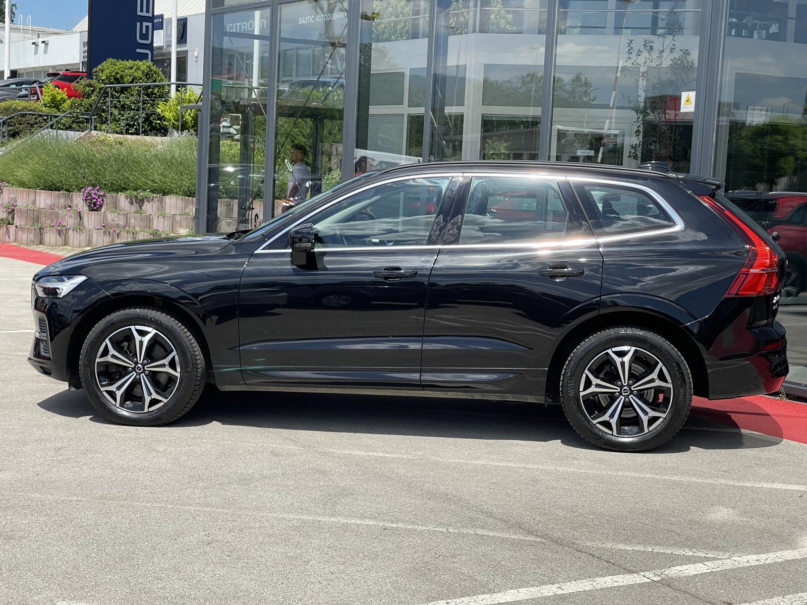Volvo XC60 B4 AWD MOMENTUM PRO AUTOMATIK, fotografija 8
